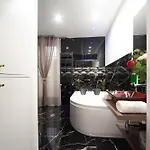 Farnese Jacuzzi Apartmán *