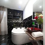 Farnese Jacuzzi Apartmán Řím