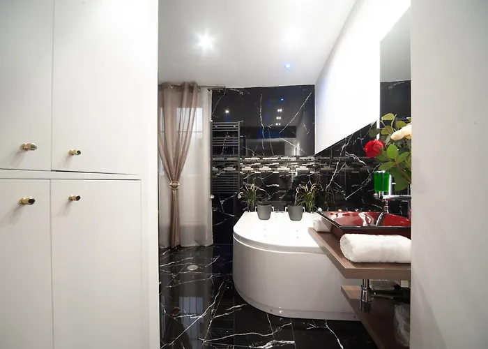 Farnese Jacuzzi Apartman *