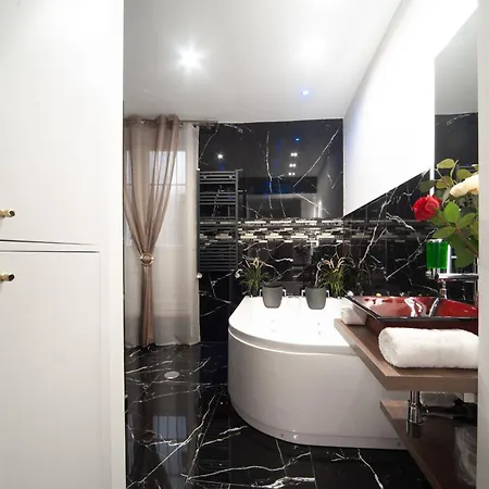 Farnese Jacuzzi Apartment *